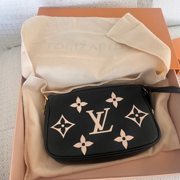 Authentic Louis Vuitton mini bag - Picture 1 of 7